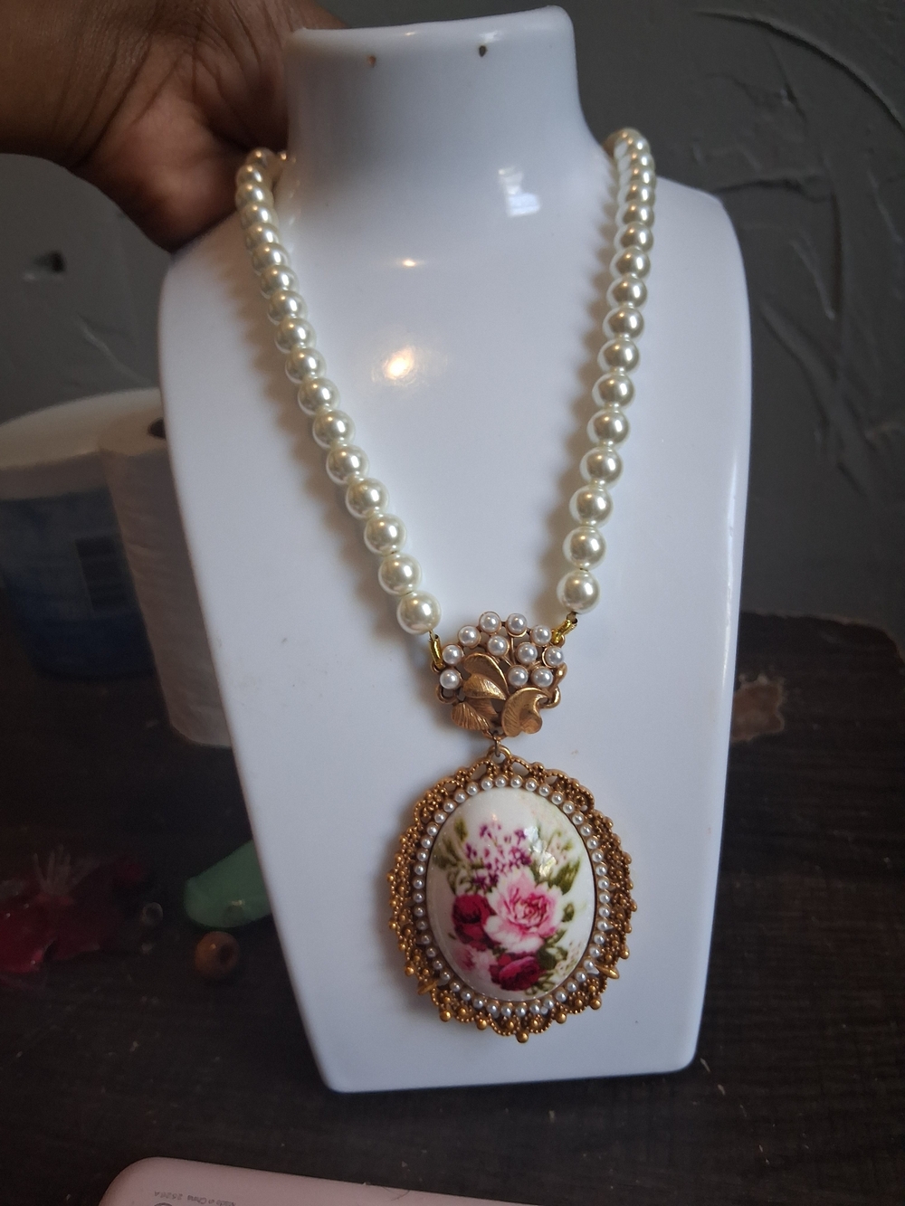 Vintage-Inspired Pearl Necklace with Floral Cameo Pendant - Gold & White